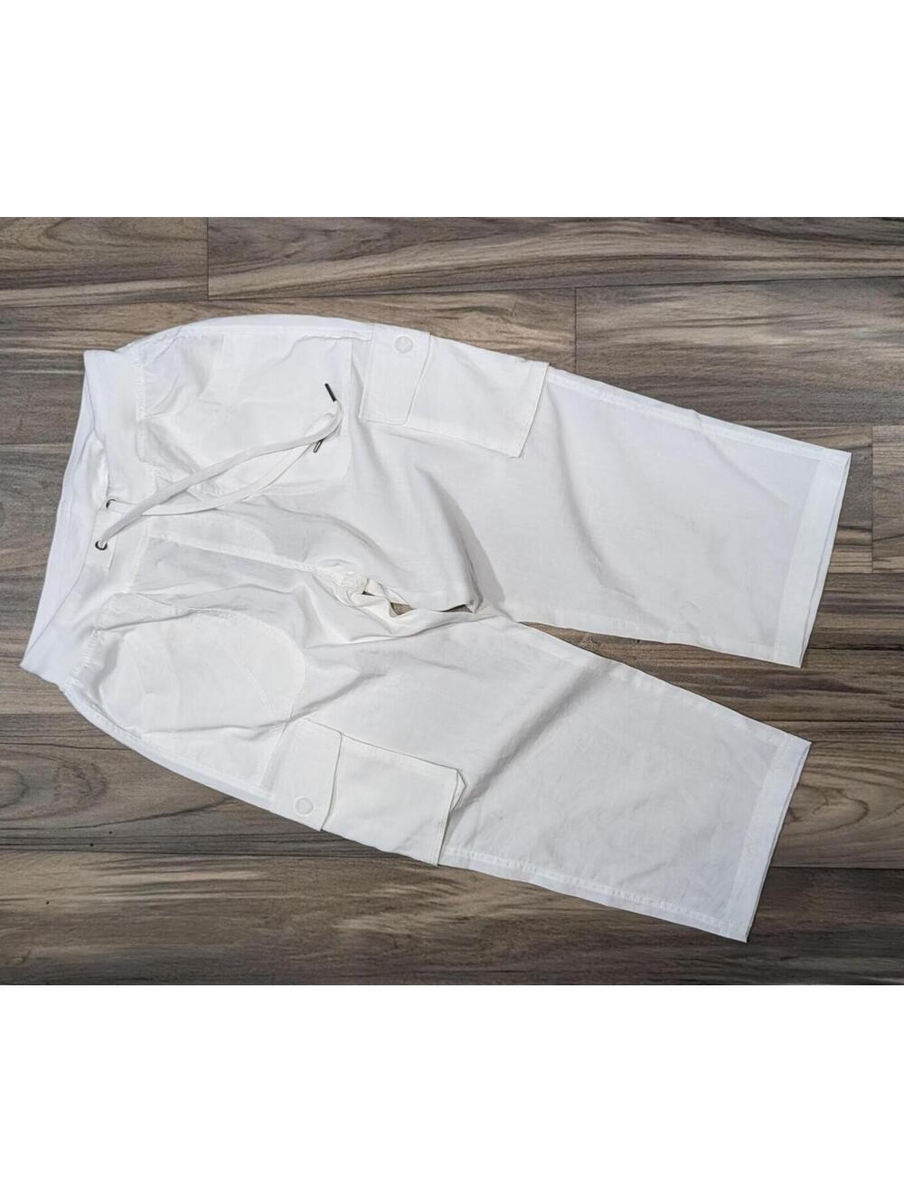TBY White Cargo Shorts/Capri Size M